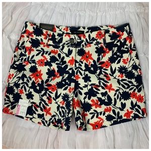 The LIMITED Red White Blue Painterly Flowers Short Shorts Size 6 NWT